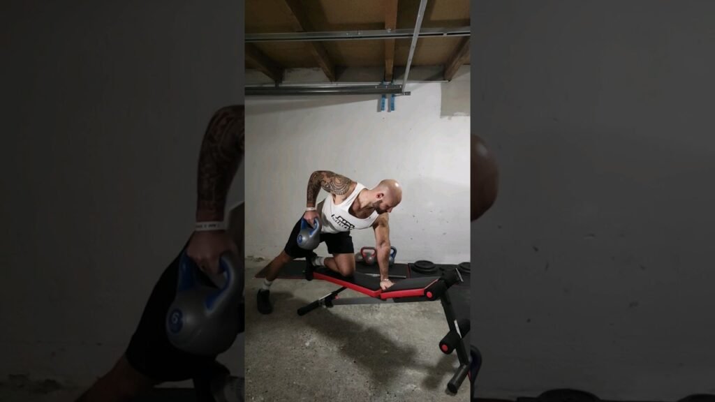 Rowing kettlebell Ă un bras Ă genou (kneeling one arm kettlebell row)