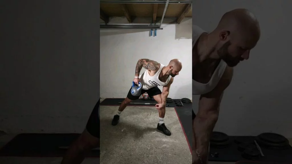 Rowing kettlebell à un bras sur genou (one arm kettlebell row on knee)