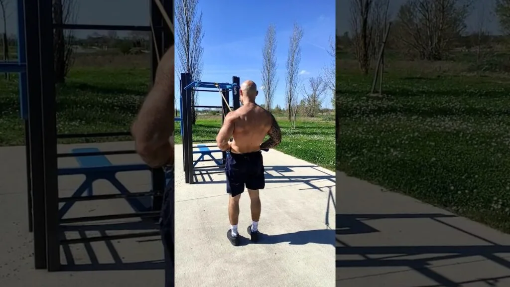 Rowing lombaire TRX prise neutre (neutral grip TRX lower back row)