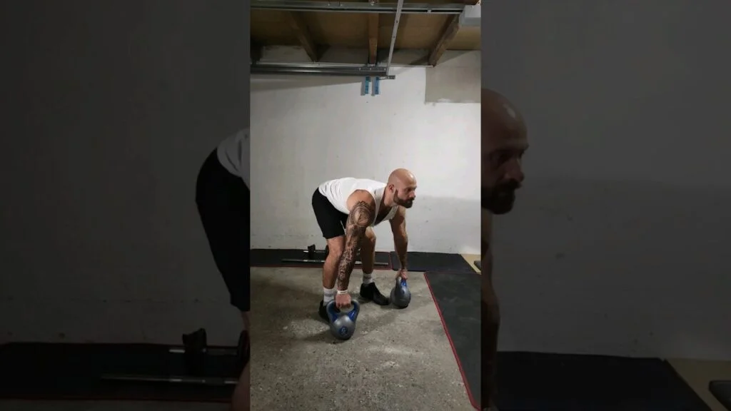 Soulevé de terre kettlebell (kettlebell deadlift)