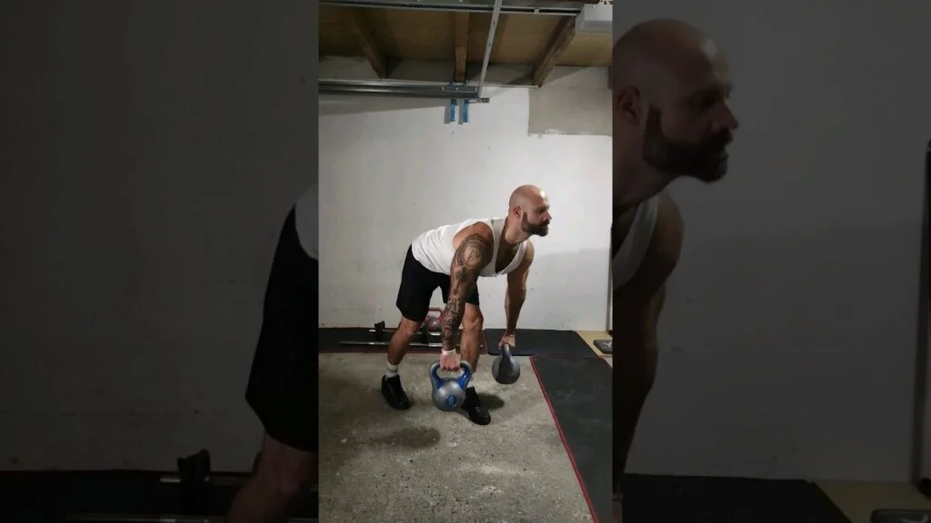 Soulevé de terre pied décalé kettlebell (kettlebell staggered deadlift)