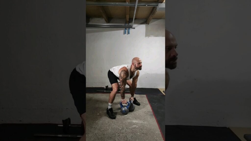 Soulevé de terre sumo kettlebell (kettlebell sumo deadlift)