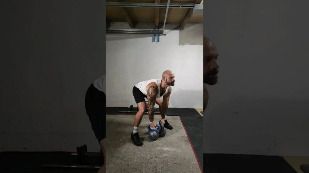 Soulevé de terre sumo kettlebell (kettlebell sumo deadlift)