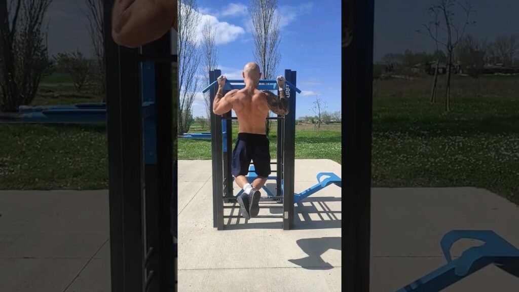 Traction prise neutre dorsaux (neutral grip lats pull-up)