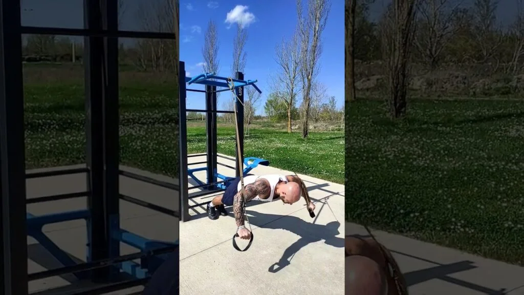 Écarté TRX (TRX pec fly)