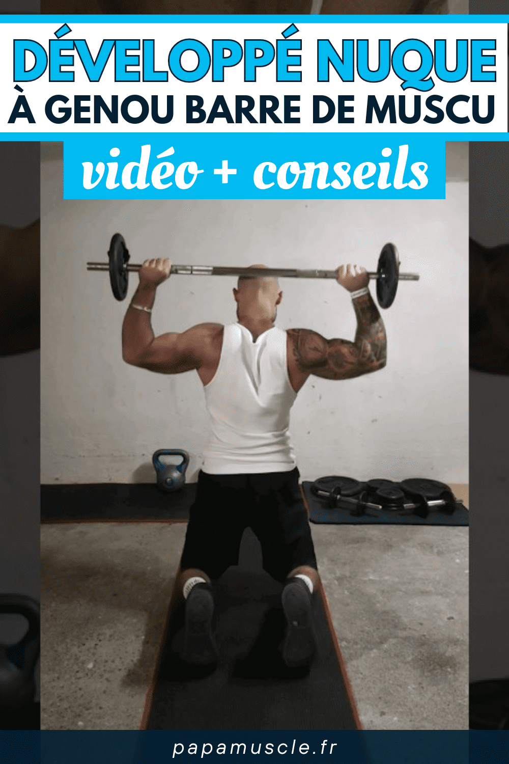 développé nuque à genou barre