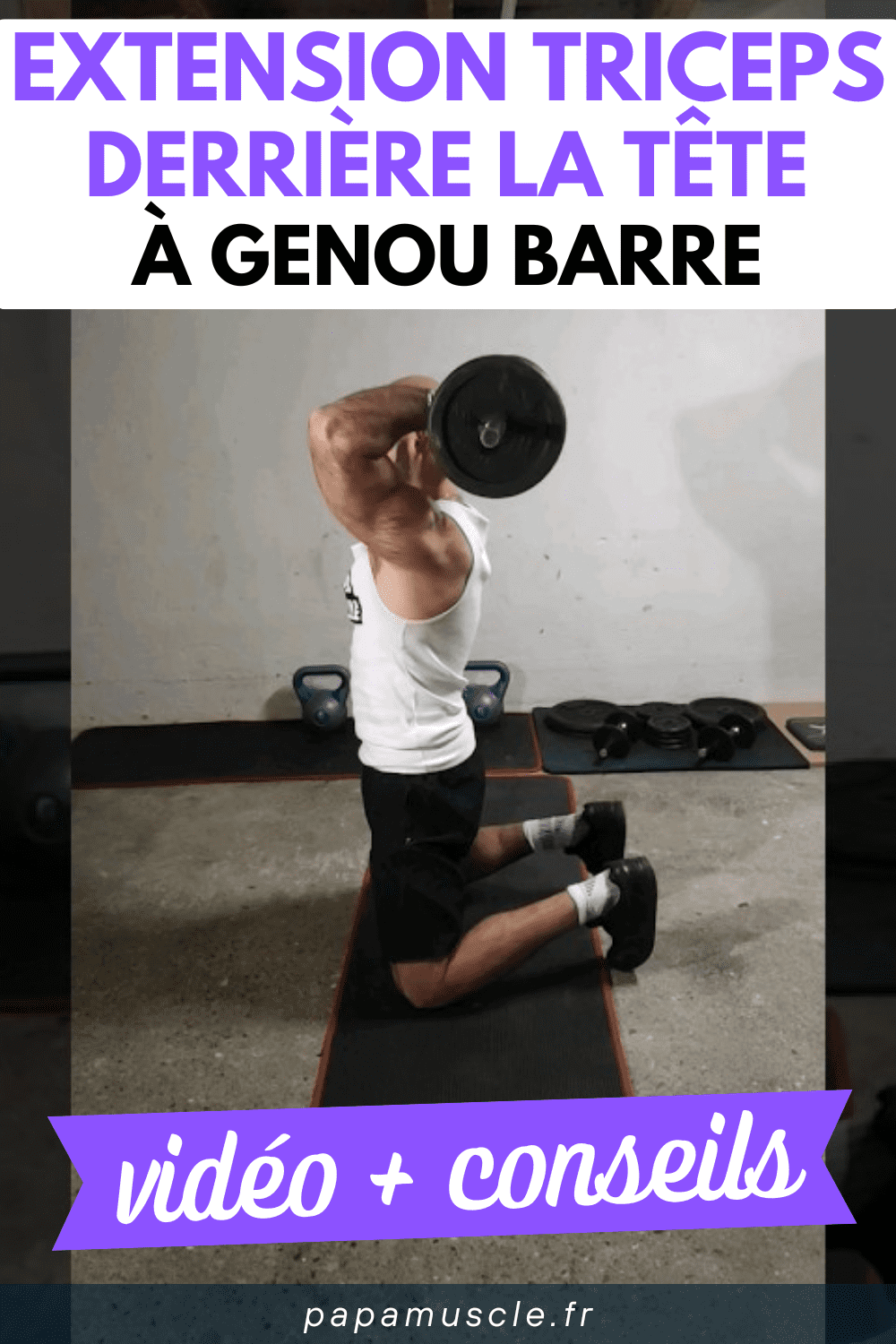 extension triceps derrière la tête à genou barre