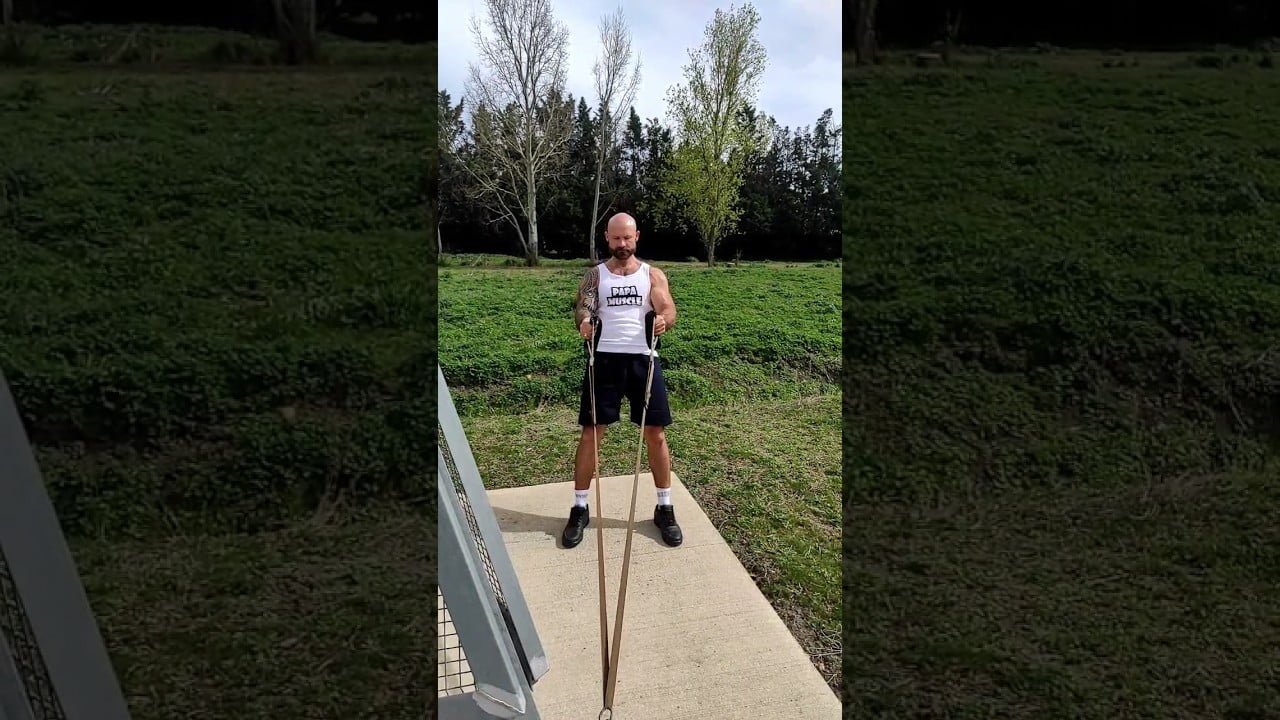 Curl biceps TRX avec rotation (TRX twisting curl) [VIDÉO] | Papa Muscle