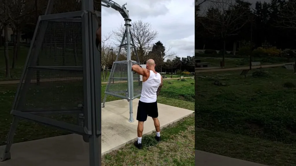 Face pull TRX à un bras (one arm TRX face pull)