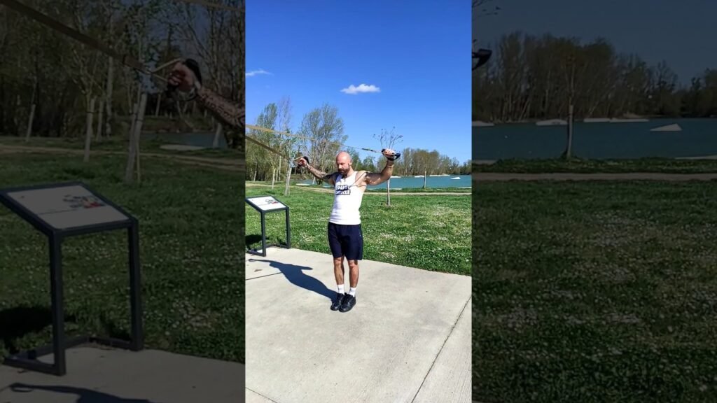 Élévation latérale TRX haut (high TRX lateral raise)