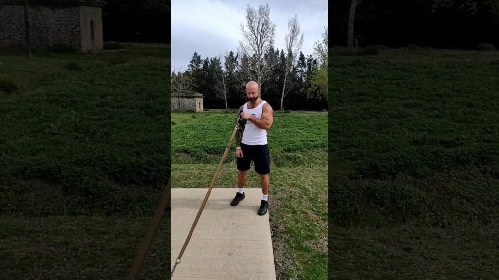 Curl biceps TRX prise marteau en travers à un bras (one arm TRX cross body hammer curl)