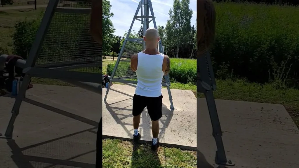 Extension mollet surélevé TRX alterné (alternating elevated TRX calf raise)