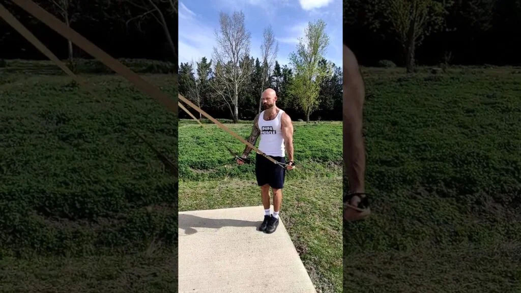 Extension triceps TRX haut supination (underhand TRX triceps pushdown)