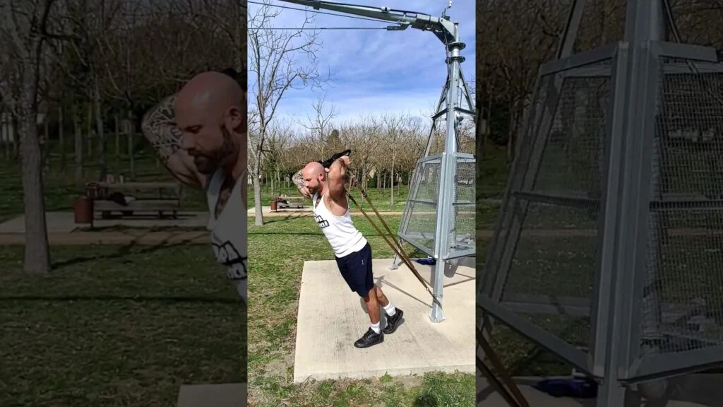 Extension triceps derrière la tête TRX bas prise neutre (neutral grip overhead low TRX triceps extension)
