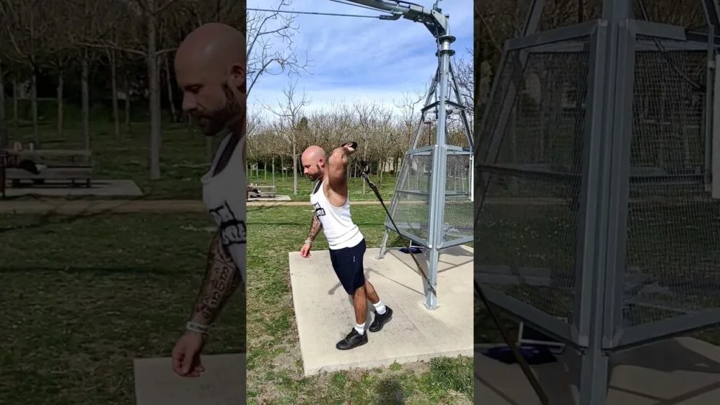 Extension triceps derrière la tête TRX bas pronation à un bras (one arm overhand overhead low TRX triceps extension)