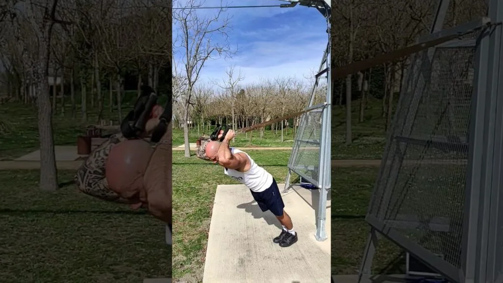 Extension triceps derrière la tête TRX haut prise neutre (neutral grip overhead high TRX triceps extension)