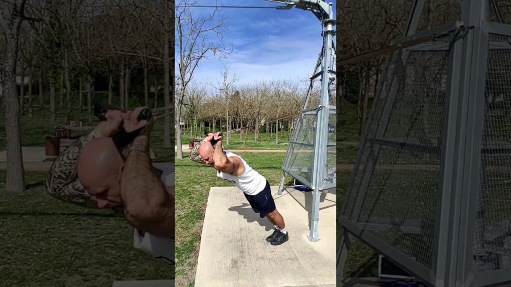 Extension triceps derrière la tête TRX haut pronation (overhand overhead high TRX triceps extension)