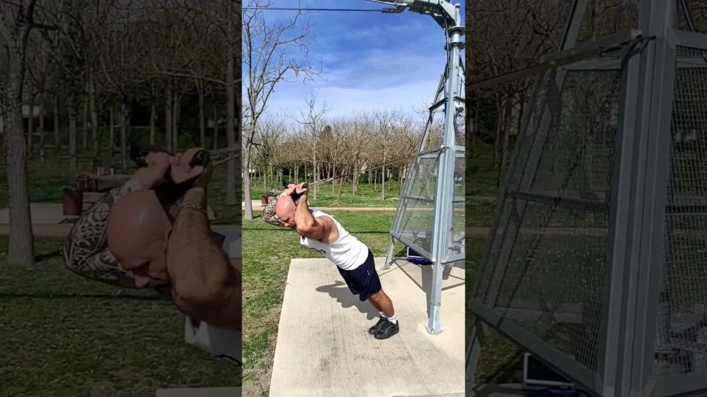Extension triceps derrière la tête TRX haut pronation (overhand overhead high TRX triceps extension)