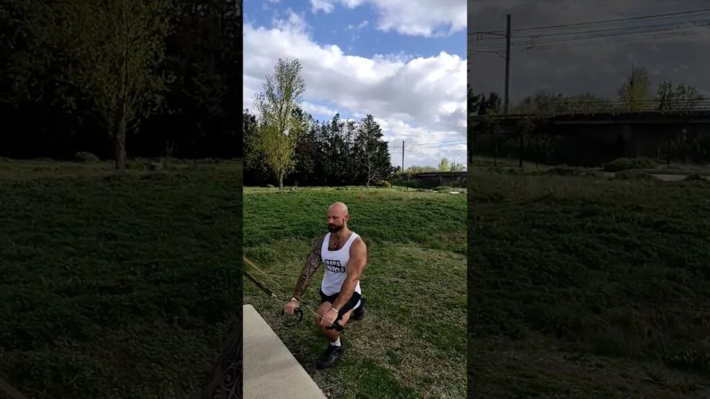 Fente avant TRX alterné (alternating TRX forward lunge)