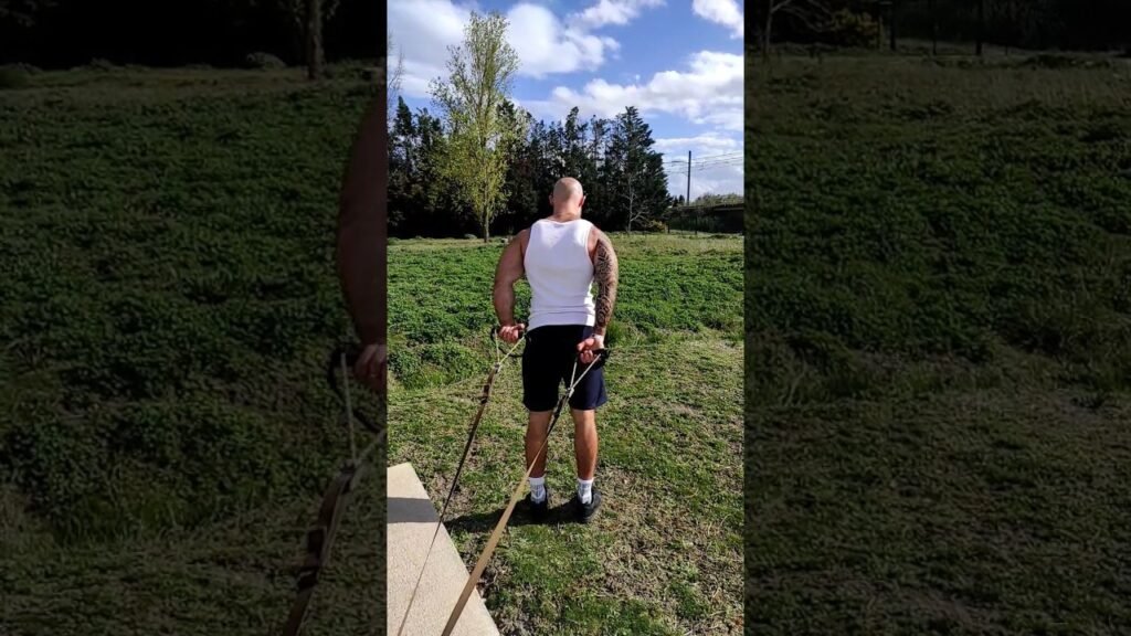 Flexion poignet derrière le dos TRX alterné (alternating behind the back TRX wrist curl)