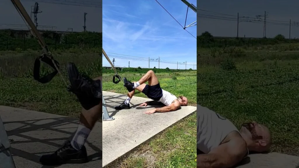 Relevé de bassin TRX à une jambe (one leg TRX glute bridge)