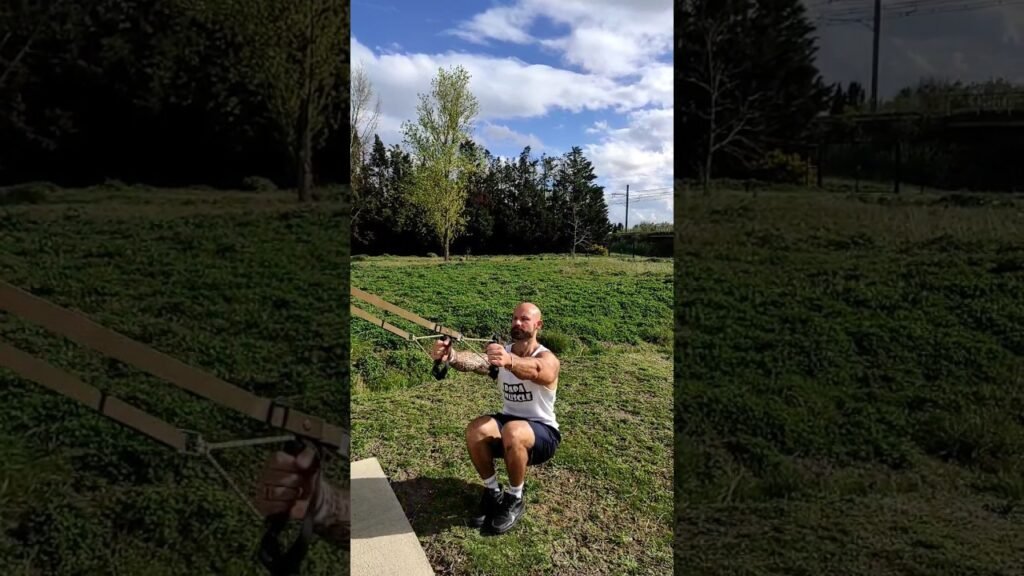 Squat jambe serrée TRX (TRX narrow stance squat)