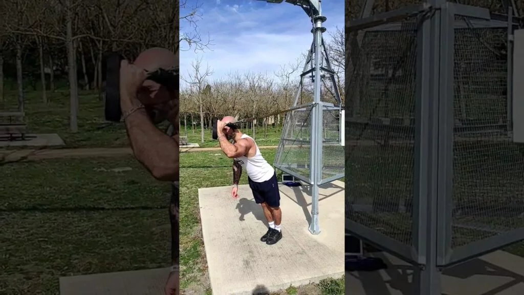 TRX au front prise neutre à un bras (one arm neutral grip TRX skullcrusher)