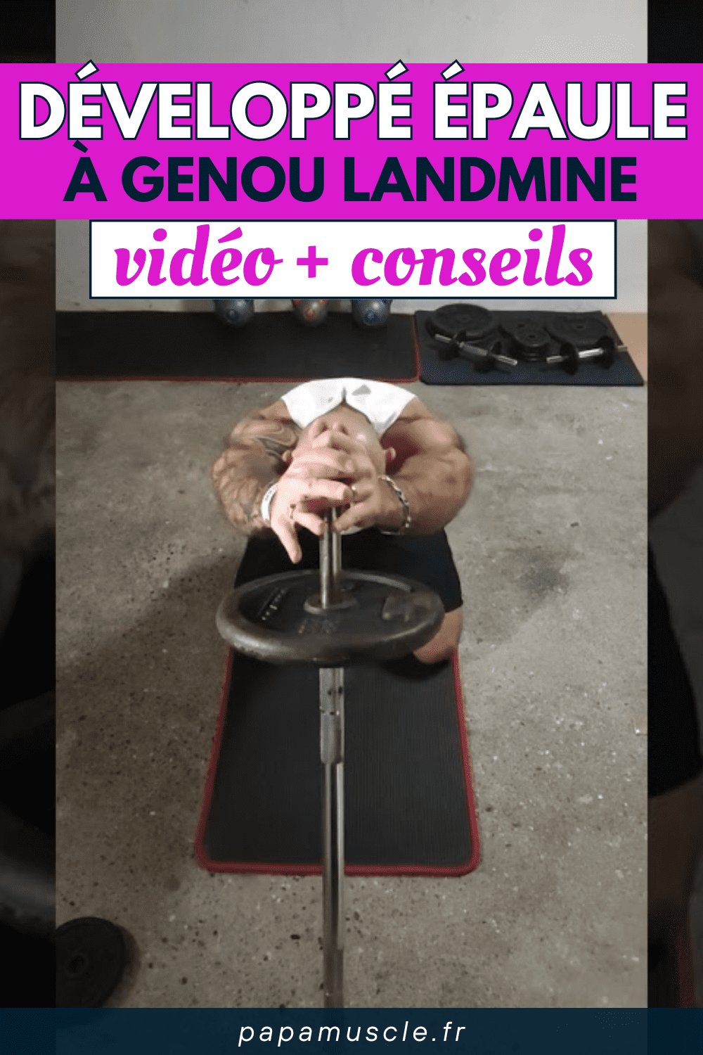 développé épaule à genou landmine