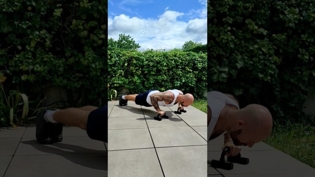 Pompe avec poignée prise large (wide grip push-up with handle)