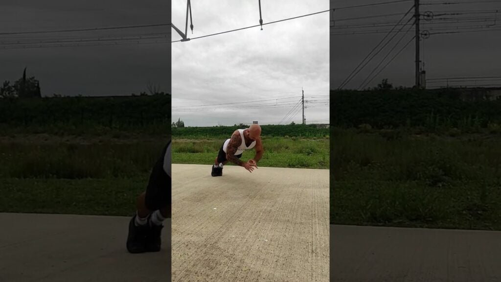 Pompe claquée prise large (wide clapping push-up)