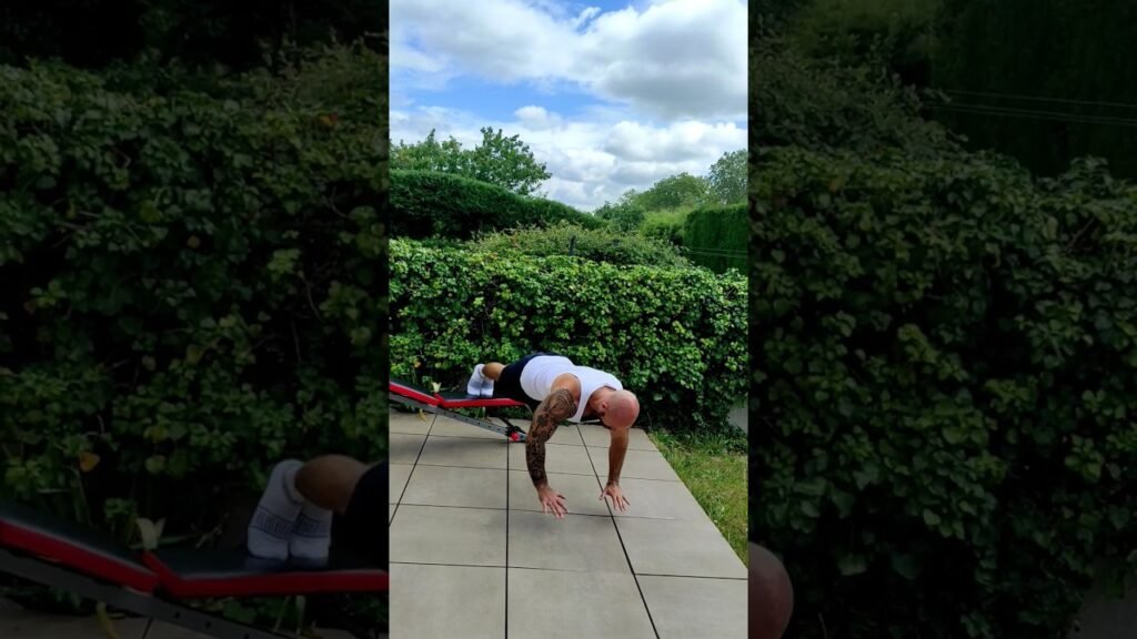 Pompe déclinée explosive (decline explosive push-up)