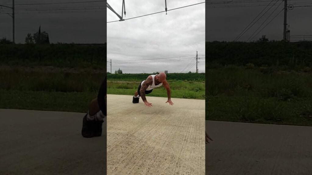 Pompe explosive prise large (wide explosive push-up)