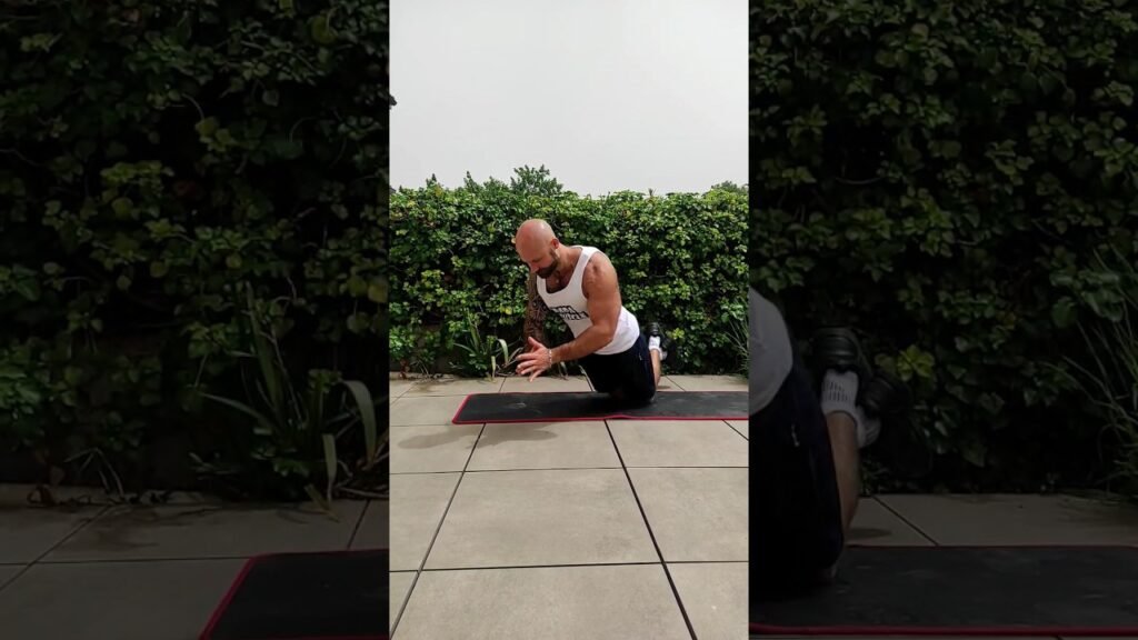 Pompe à genou claquée (kneeling clapping push-up)