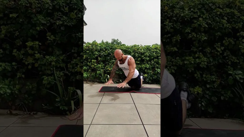 Pompe à genou explosive (kneeling explosive push-up)