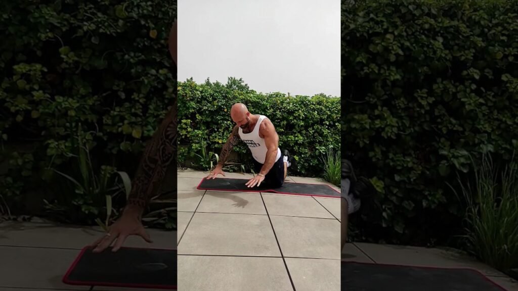 Pompe Ă genou explosive prise large (wide kneeling explosive push-up)