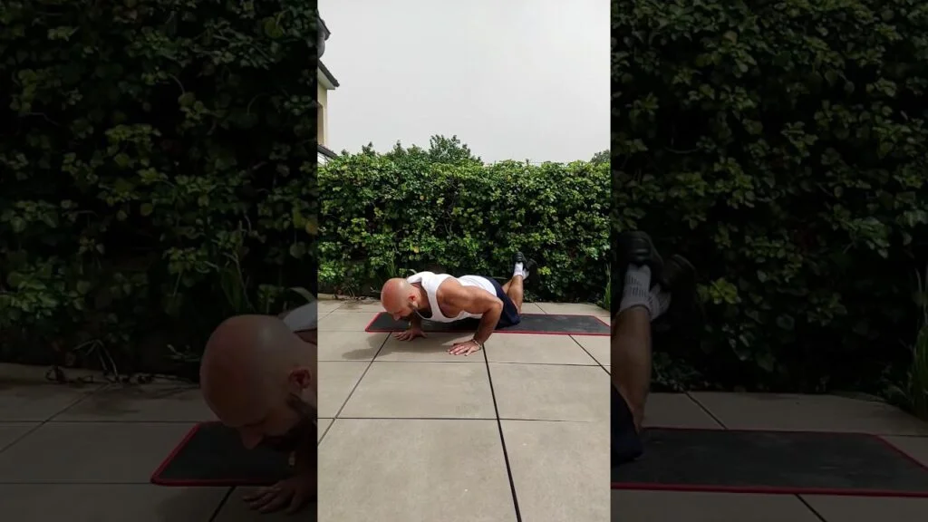 Pompe à genou (kneeling push-up)