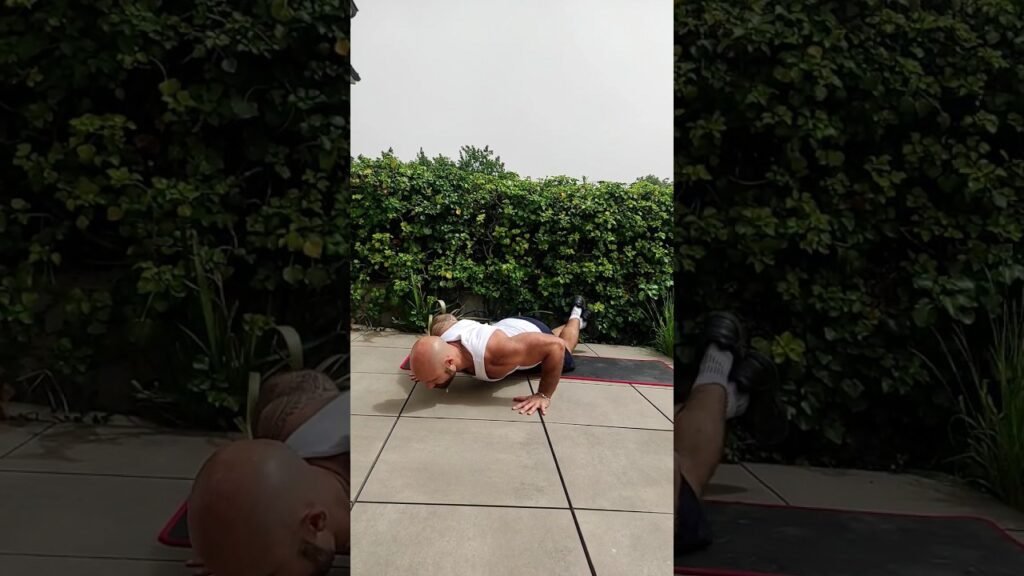 Pompe Ă genou prise large (wide kneeling push-up)