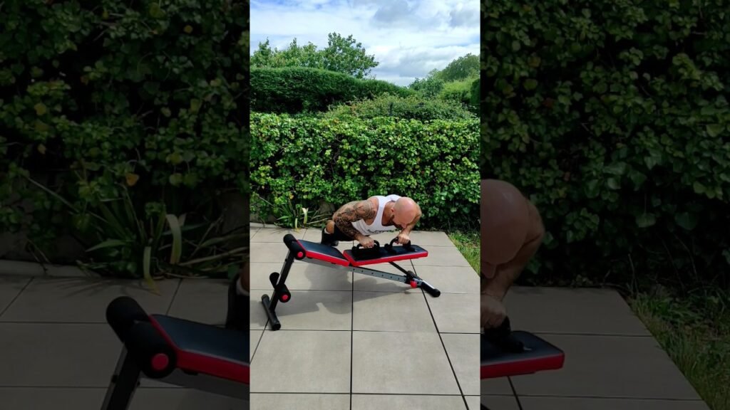 Pompe inclinée avec poignée (incline push-up with handle)