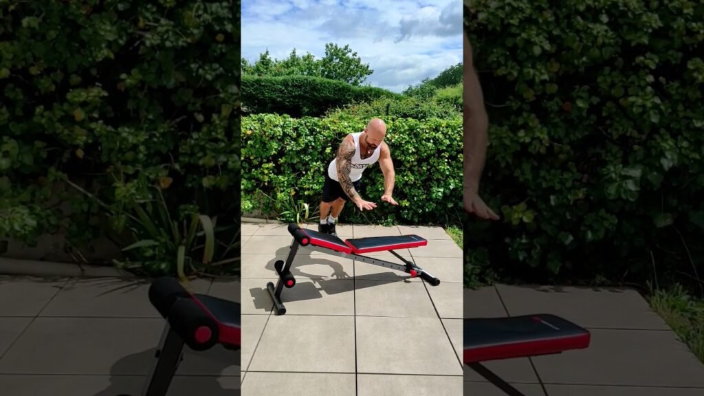 Pompe inclinée explosive (incline explosive push-up)