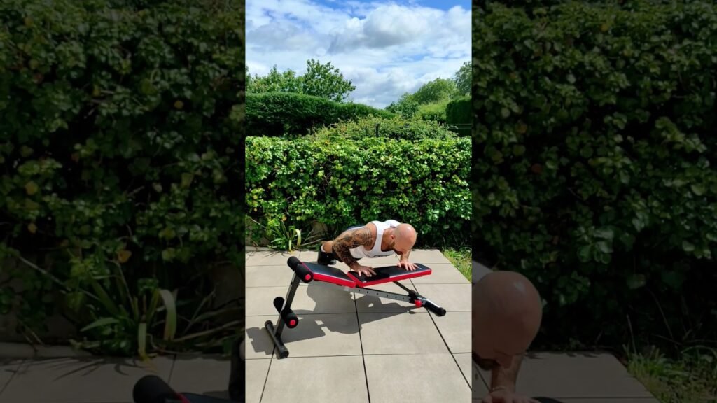 Pompe inclinée (incline push-up)