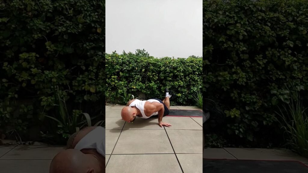 Pompe pseudo-planche Ă genou (kneeling pseudo planche push-up)
