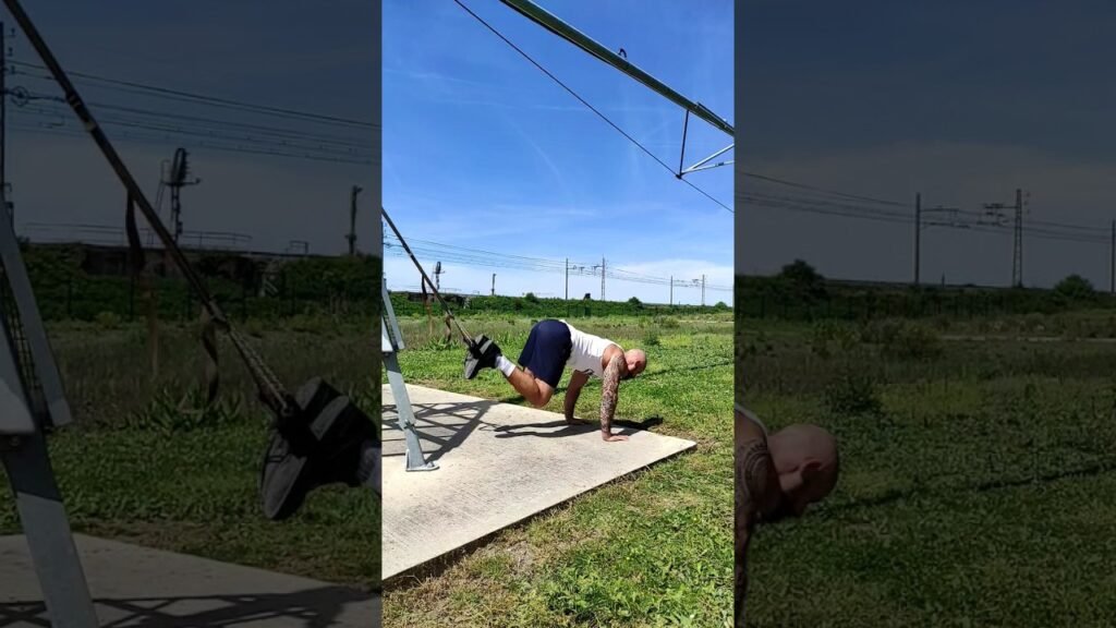 Relevé de genou TRX (TRX knee tuck)