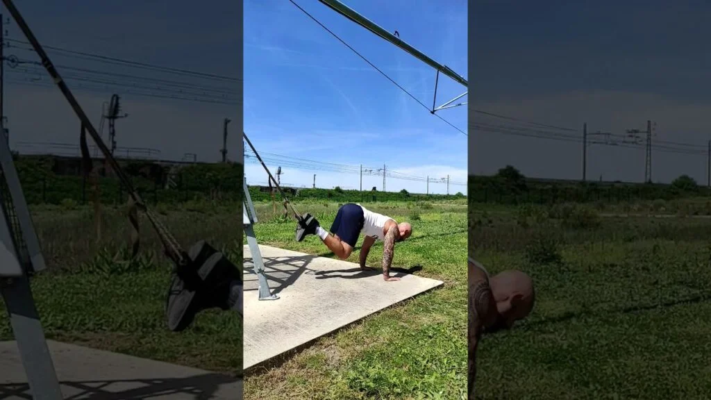 Relevé de genou TRX (TRX knee tuck)