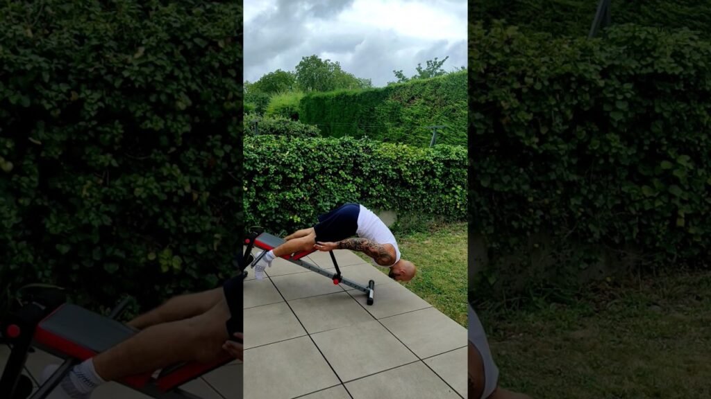 Extension lombaire banc à 45° poids de corps (bodyweight incline back extension)