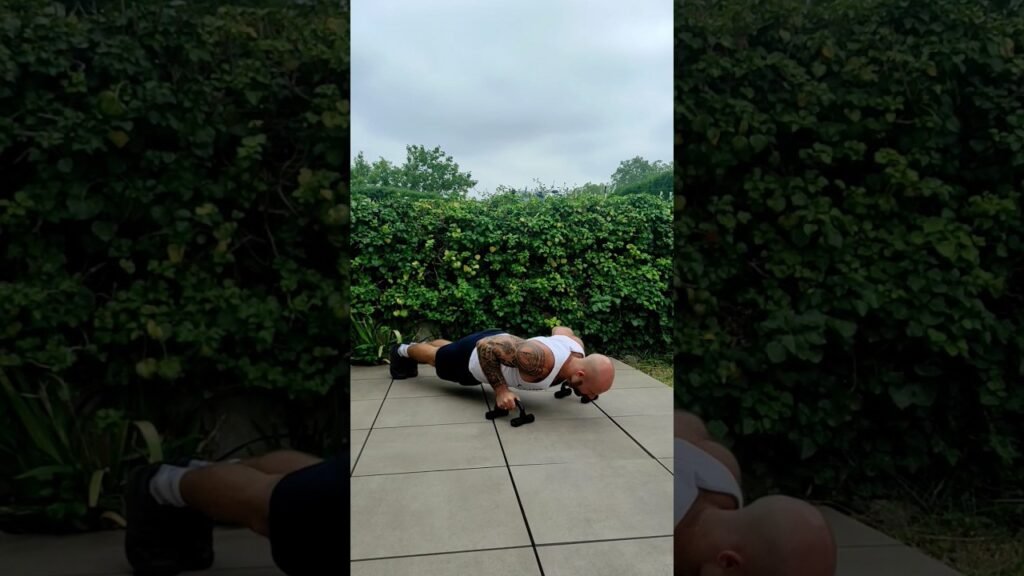 Pompe avec poignée prise neutre et large (neutral wide grip push-up with handle)