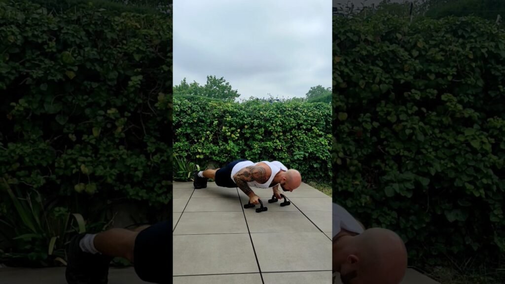 Pompe avec poignée prise neutre (neutral grip push-up with handle)