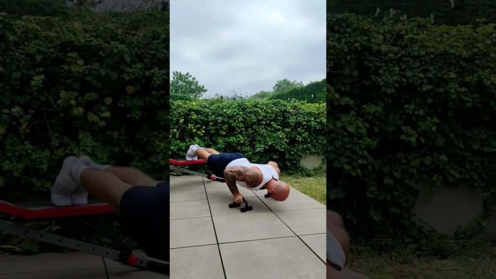 Pompe déclinée avec poignée prise neutre et large (neutral wide grip decline push-up with handle)