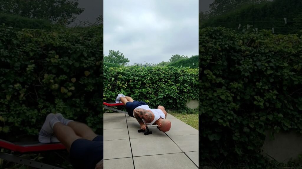 Pompe déclinée avec poignée prise neutre (neutral grip decline push-up with handle)