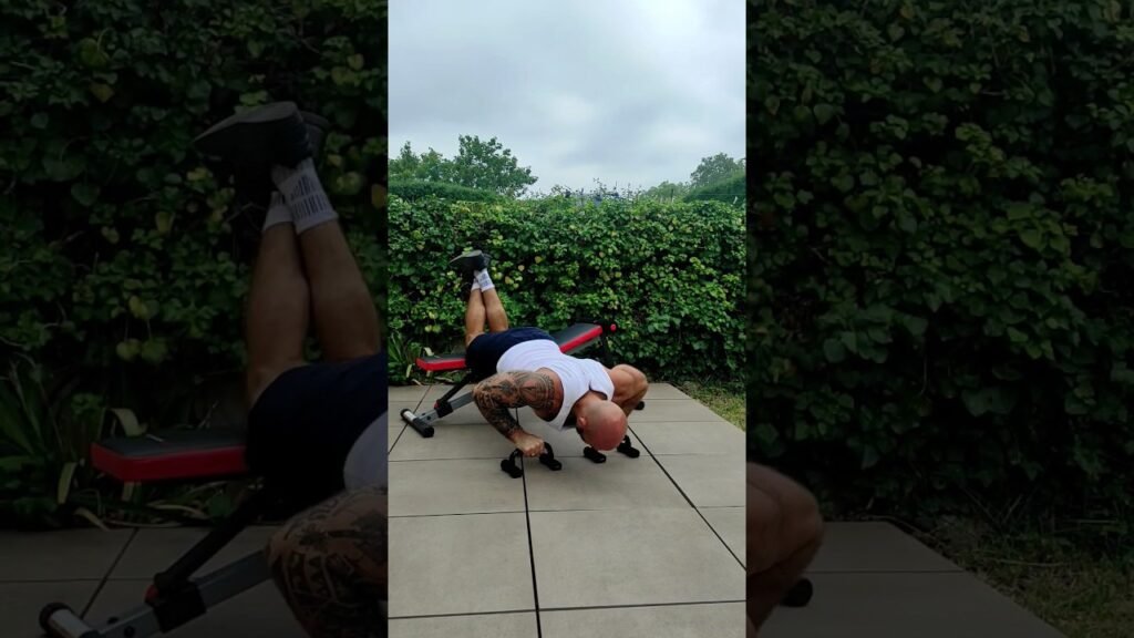 Pompe à genou déclinée avec poignée (kneeling decline push-up with handle)