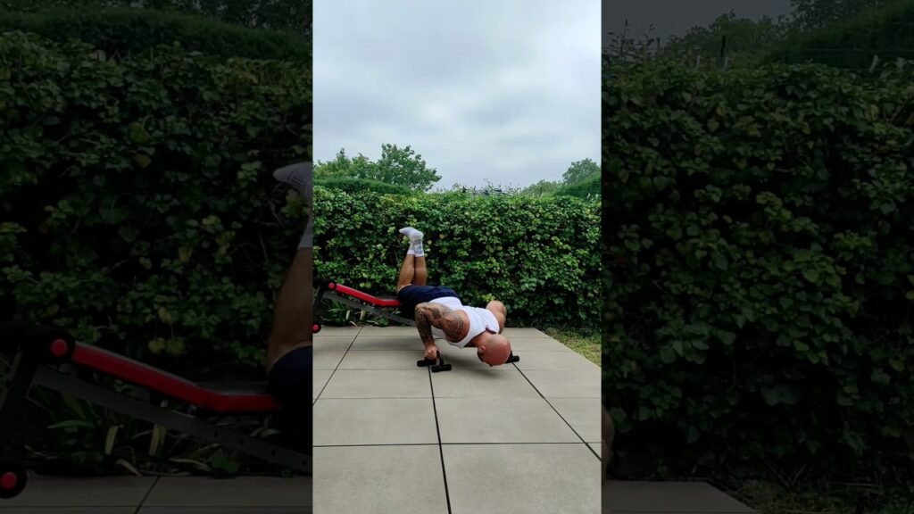 Pompe à genou déclinée avec poignée prise neutre et large (neutral wide grip kneeling decline push-up with handle)